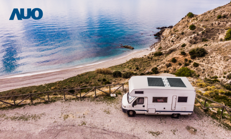 「可撓輕量化太陽光電板SunCurva」使用輕量特殊耐候型複合板取代傳統太陽能板的玻璃前板，不僅降低70%重量，每米平方僅3Kg；具有抗衝擊性能及通過電磁相容性測試，可應用於交通運輸工具，如露營車、遊艇等